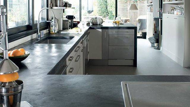 Cuisine plan de travail et sol béton ciré