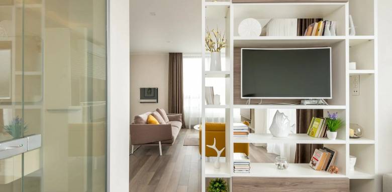 Meuble télévision utilisé en cloison amovible