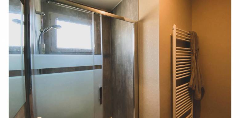 Revêtement mural de salle de bain en carrelage avec panneau décoratif en aluminium - Cholet 49