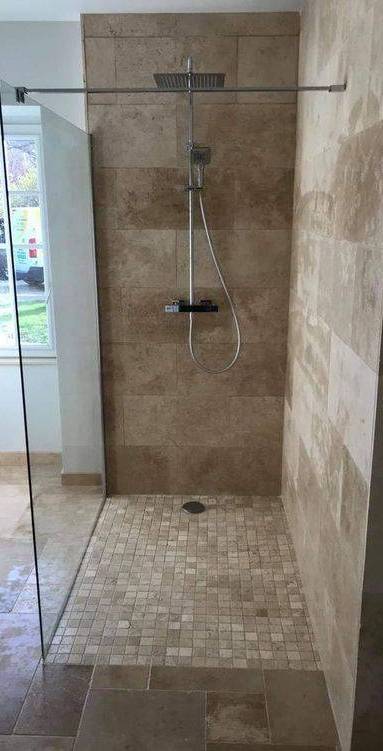 Revêtement de salle de bain en dallage de travertin - Bouc-Bel-Air-13