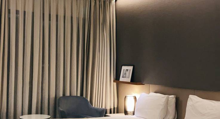 Adapter une chambre d’hôtel pour personnes à mobilité réduite