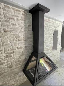 Installation d'un poêle à bois moderne dans une maison en rénovation - Valence 26