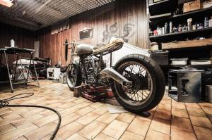 Le revêtement de sol d'un garage doit être résistant.