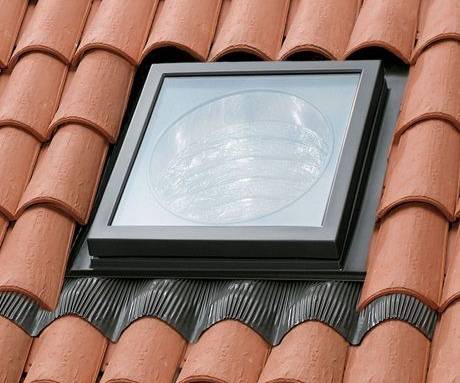 Installation d'un puits de lumière avec capteur sur toiture - Valence 26