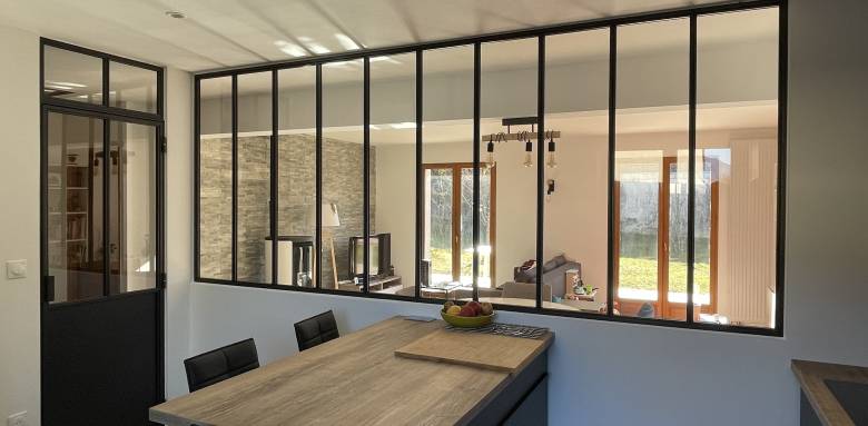 rangements et assise d'appoint pour cet îlot