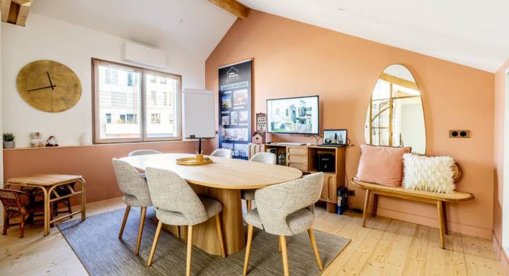 Surélévation de 47 m² de l'agence La Maison des Travaux Vertou- salle de réunion