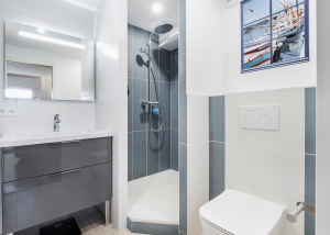 Agrandir visuellement une petite salle de bain : conseils