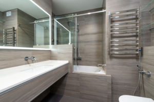 solutions pour agrandir visuellement une salle de bain, rénovation salle de bain Clamart, petite salle de bain, aménagement salle de bain