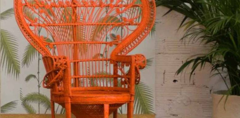 Fauteuil Emmanuelle repeint en orange
