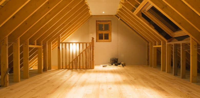 Combles sous pente : les aménager pour plus d'espace et de lumière 