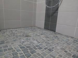 Salle de bain avec plancher chauffant