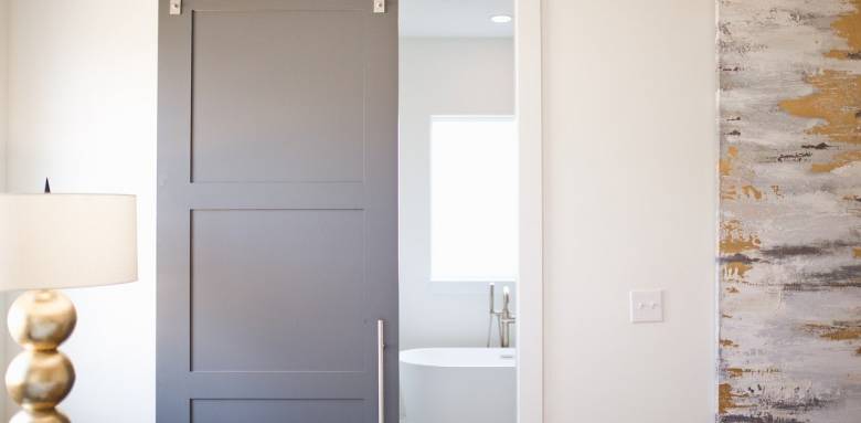 porte coulissante grise