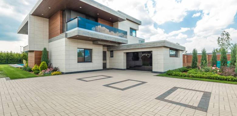 Maison moderne avec garage attenant