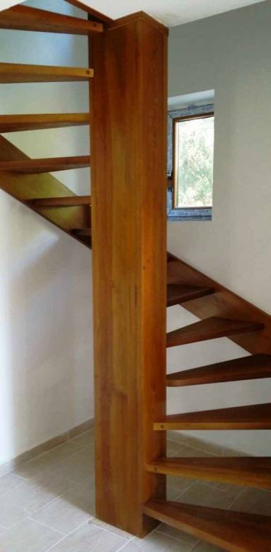 escalier bois gain de place pour montée aux combles