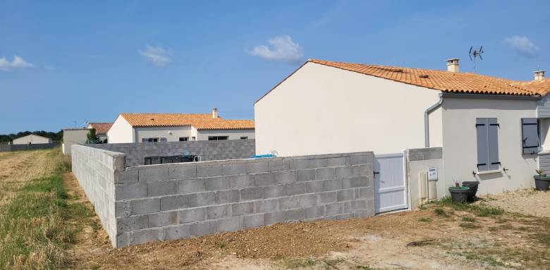 Construction d'un mur de clôture en parpaings - Rochefort 17