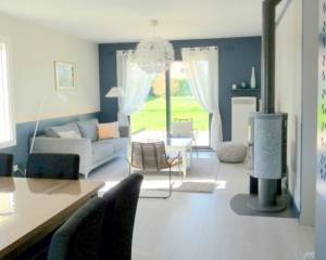 Pan de mur de couleur dans un salon en long - Arras 62