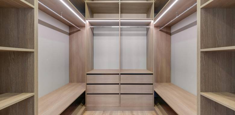 installer un dressing dans une petite pièce La Maison Des Travaux Alès