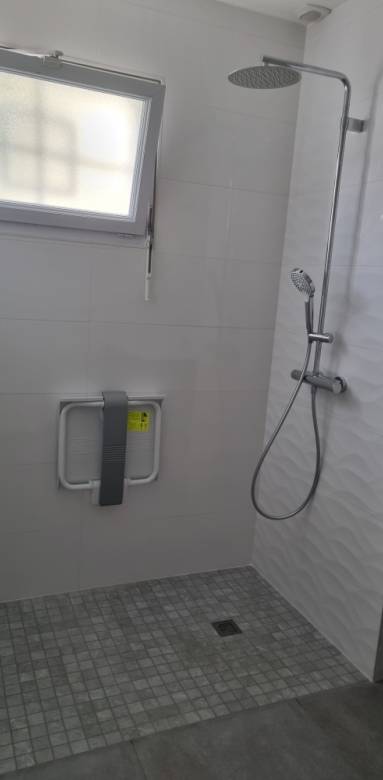 Travaux d'accessibilité dans la salle de bain avec aménagement PMR - Solliès-Toucas 83