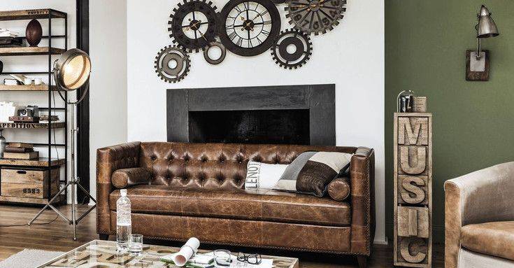 Salon style factory  avec table basse palette de récupération et horloge seventies  