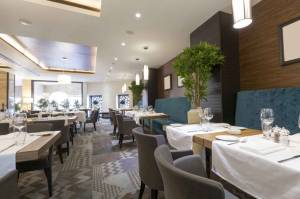 Rénover le plafond d'un restaurant à Trouville