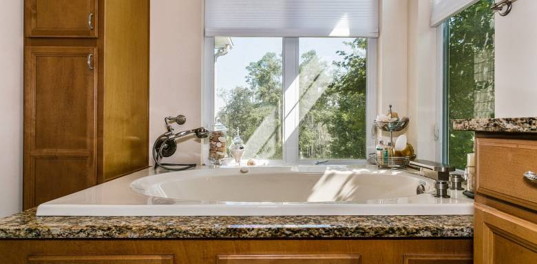 Remplacer sa baignoire par un jacuzzi, cela n'a rien de compliqué !