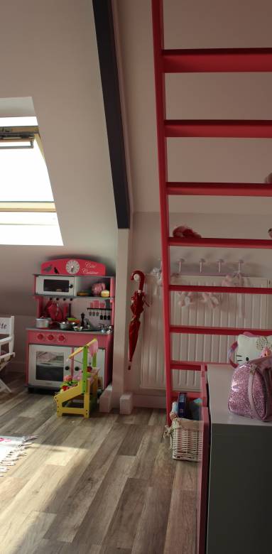 Escalier d'accès pour mezzanine combles espace jeux