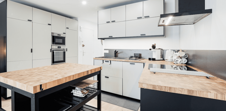 Aménagement de cuisine avec îlot central bois et métal - Cholet 49