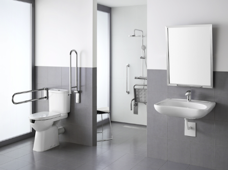 Vaste salle de bains PMR avec douche de plain pied Yvelines