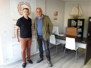Stéphane Thébaut en tournage à l'agence La Maison Des Travaux La Baule