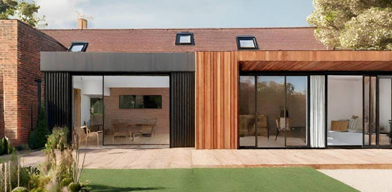 Une extension de maison moderne qui contraste avec le bâti classique