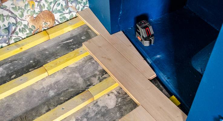 Pose d'un palncher massif en chataignier