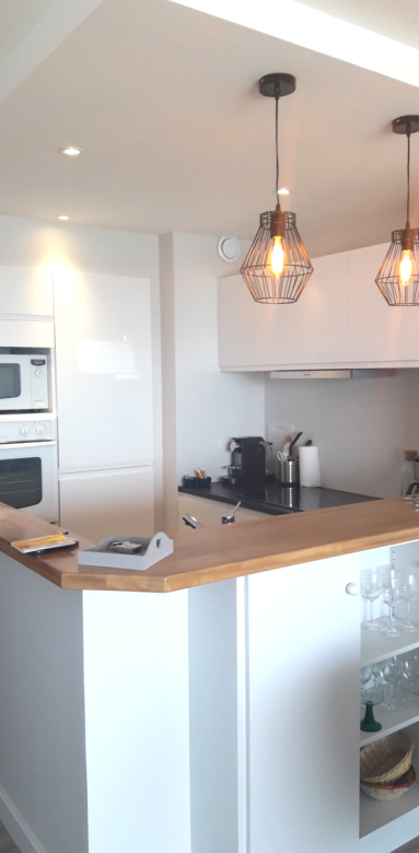 Cuisine avec bar et rangements malins