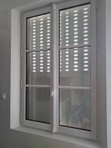 Fentre en bois peint