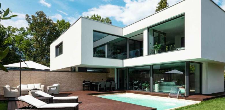 Terrasse de piscine en bois