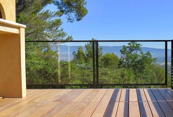 Garde-corps en aluminium et verre à Hyères 83