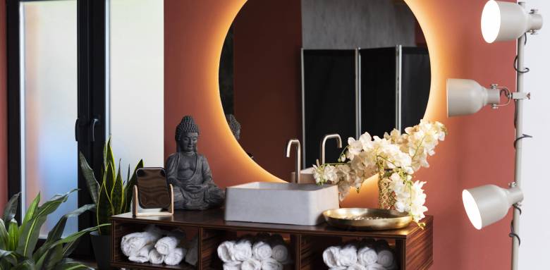 Décoration de salle de bain avec miroir rond rétroéclairé - Cholet 49