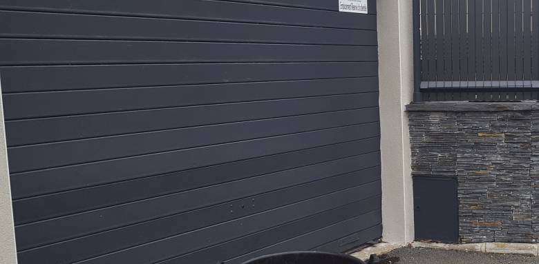 Porte de garage enroulable en aluminium - Nantes 44