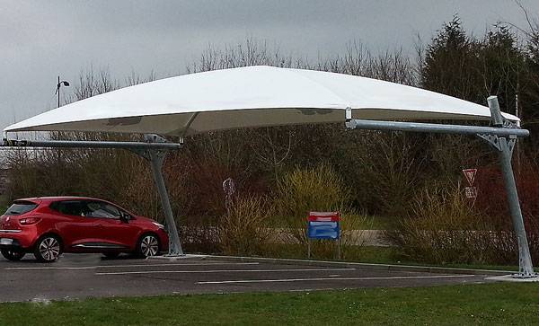 Carport en PVC avec structure aluminium
