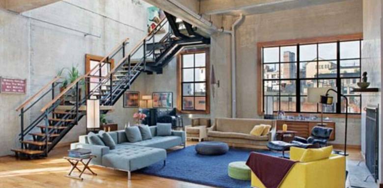 Loft escalier et poutres apparentes