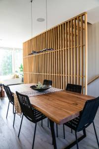 Séparer une pièce sans cloisonner : les solutions pratiques et esthétiques