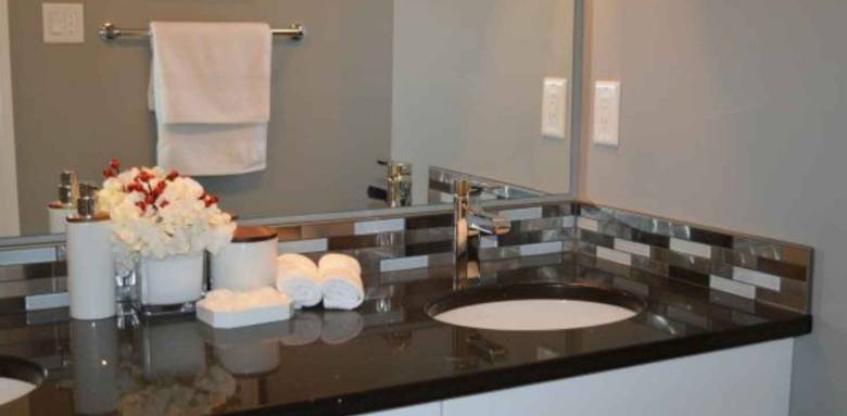 Aménager une salle de bain sans fenêtre