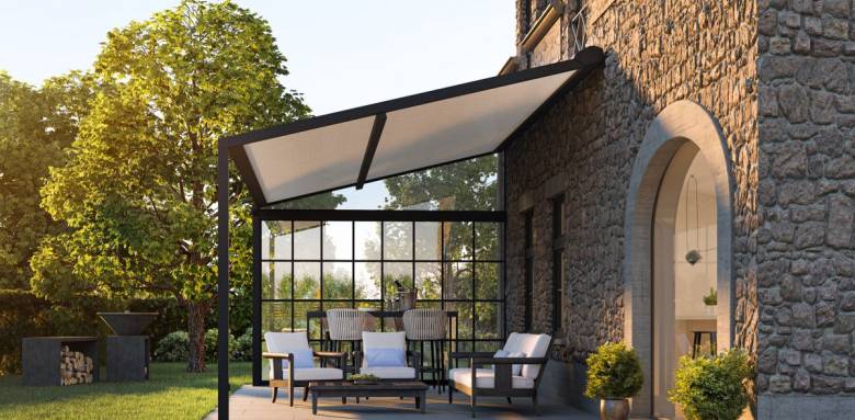 Pergola toile adossée maison en pierre