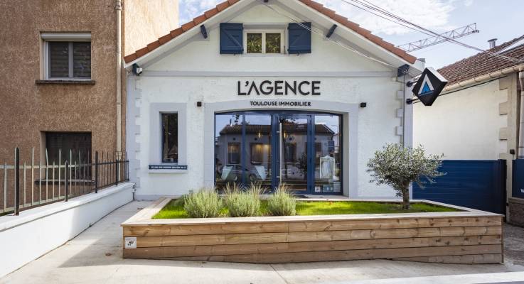 Transformation d'une maison en Agence immobilière 