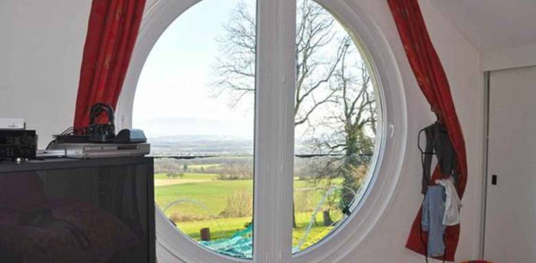 Fenêtre oeil de boeuf en PVC