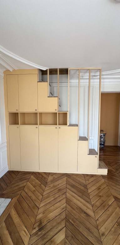 escalier sur mesure avec rangements intégrés 