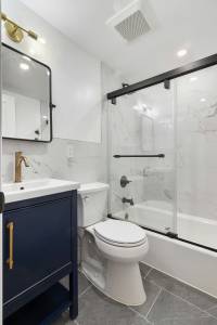 Aménager une petite salle de bain : astuces et conseils