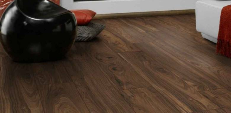 sol stratifié effet parquet type noyer