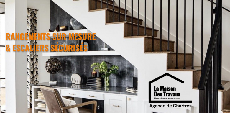 Rangements sur mesure intégrés sous escalier moderne avec bois clair et métal – rénovation intérieure à Chartres (Eure-et-Loire)