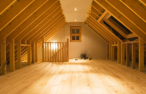 Combles sous pente : les aménager pour plus d'espace et de lumière 