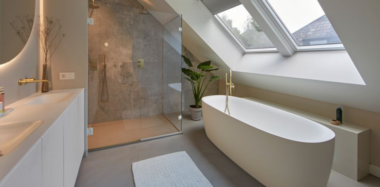 Salle de bain sous pente - combles